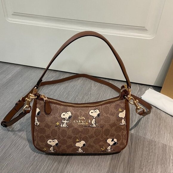 🎃🎃Coach X Peanuts Teri Shoulder Bag In Signature Canvas With Snoopy Print - Picture 4 of 5